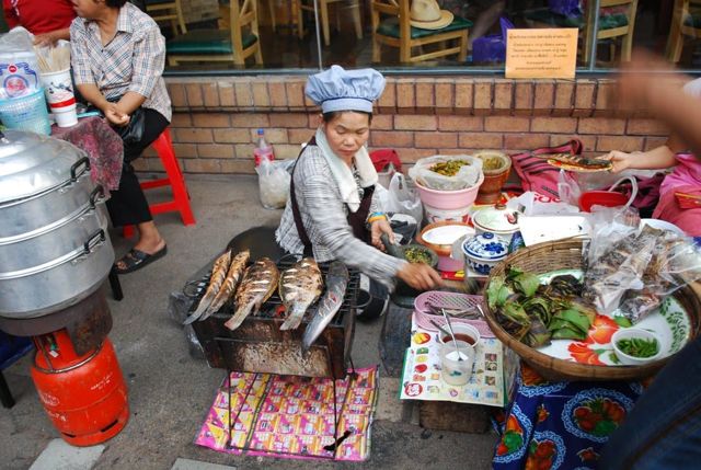 Surat Thani night market — food stalls and souvenirs